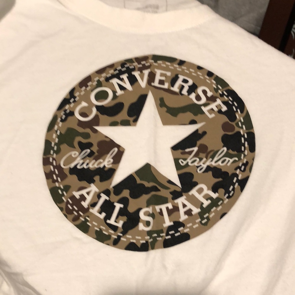 Converse white with camo Star shirt